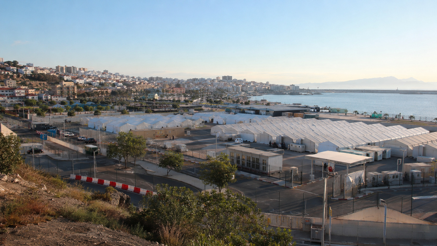 Provisorische Unterkunftsanlage am Hafen von Ceuta