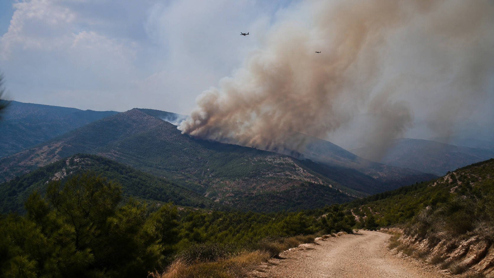 Waldbrand nach schweren Gewittern bei Valencia: CV-25 gesperrt